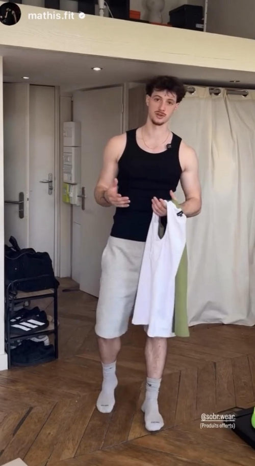 @mathis.fit porte le débardeur Sobr Noir